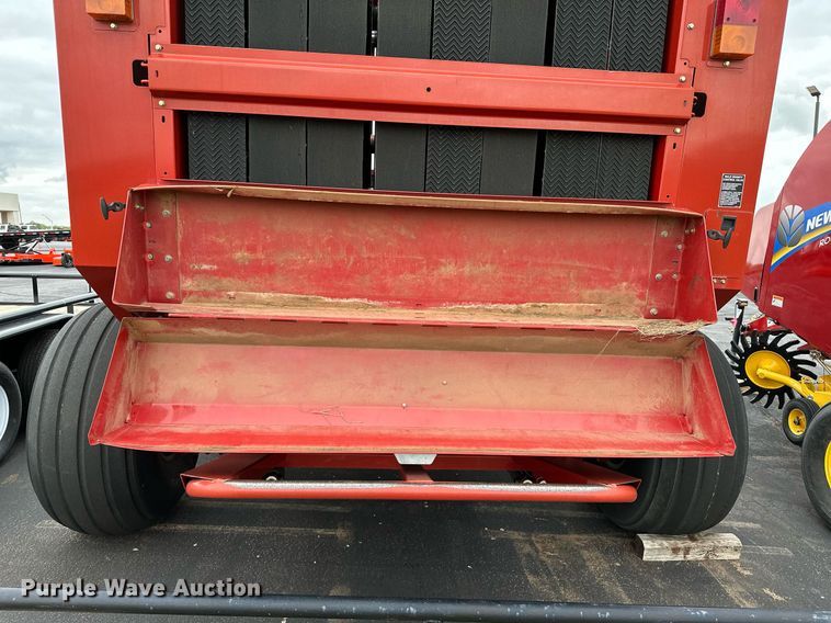 image for item OG9233 2013 Case RB564 round baler