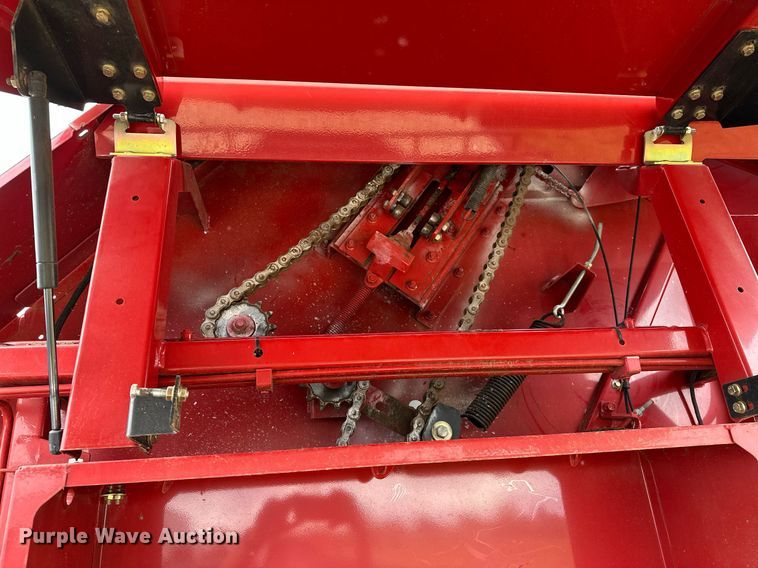 image for item OG9233 2013 Case RB564 round baler