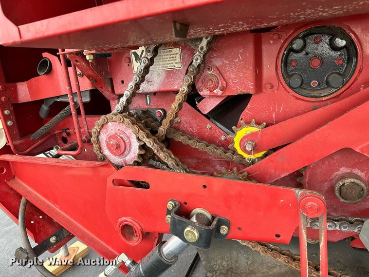 image for item OG9233 2013 Case RB564 round baler