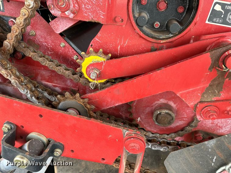 image for item OG9233 2013 Case RB564 round baler