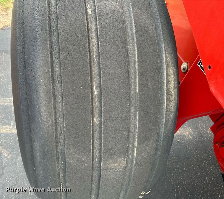 image for item OG9233 2013 Case RB564 round baler