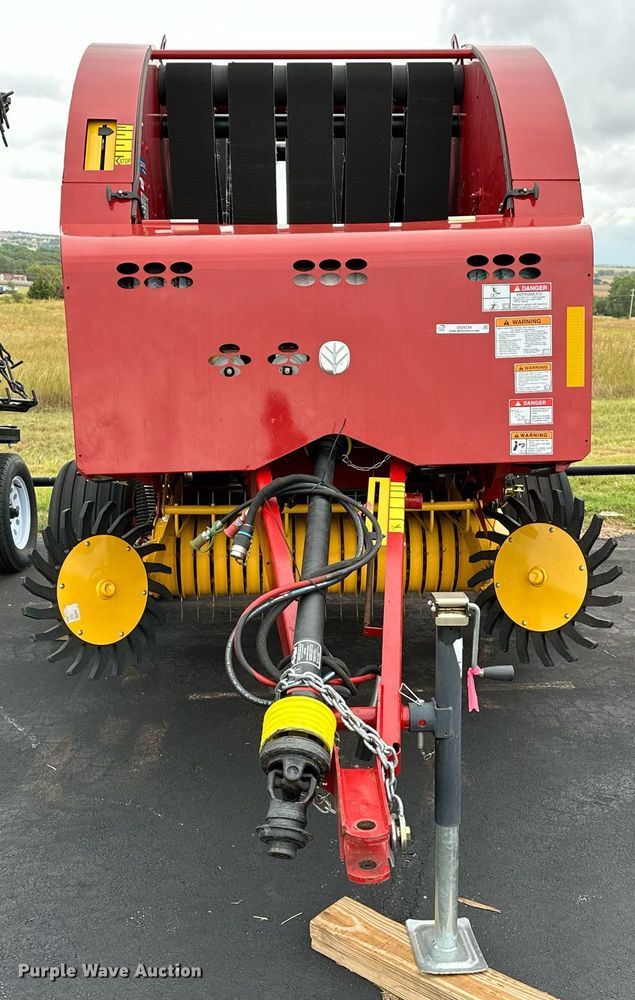 image for item OG9234 2021 New Holland  Roll Belt 450 round baler