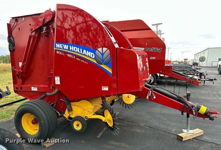 image for item OG9234 2021 New Holland  Roll Belt 450 round baler
