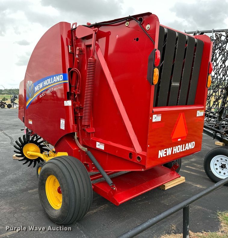 image for item OG9234 2021 New Holland  Roll Belt 450 round baler