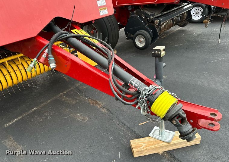 image for item OG9234 2021 New Holland  Roll Belt 450 round baler