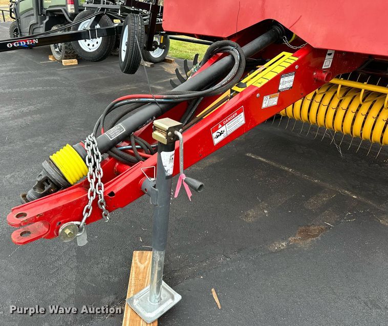 image for item OG9234 2021 New Holland  Roll Belt 450 round baler