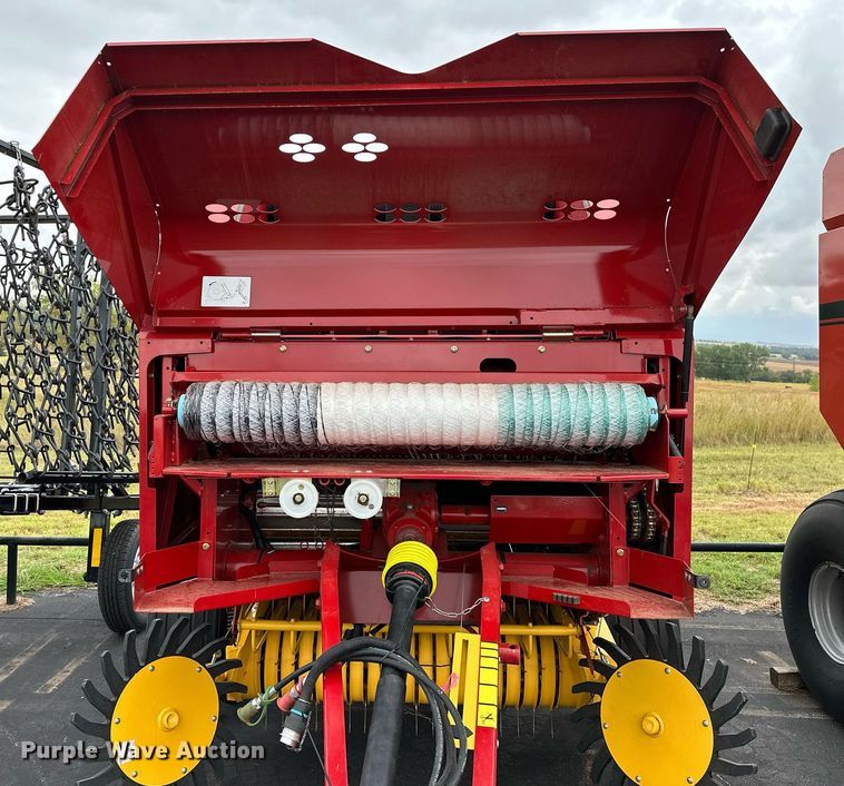 image for item OG9234 2021 New Holland  Roll Belt 450 round baler