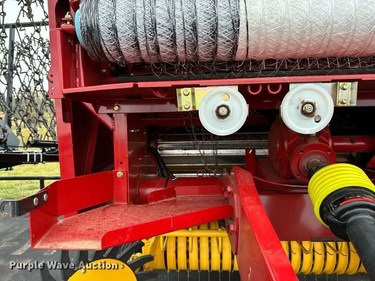 image for item OG9234 2021 New Holland  Roll Belt 450 round baler