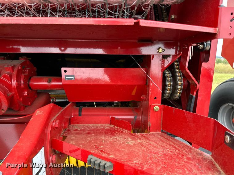 image for item OG9234 2021 New Holland  Roll Belt 450 round baler