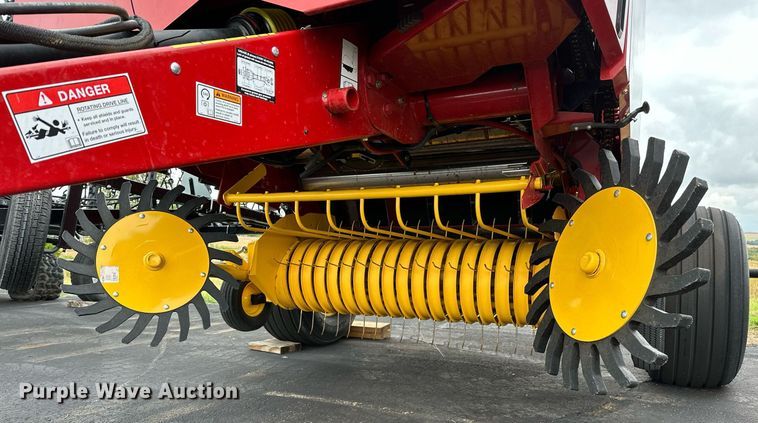 image for item OG9234 2021 New Holland  Roll Belt 450 round baler