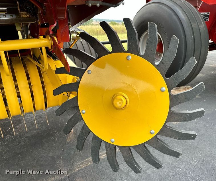 image for item OG9234 2021 New Holland  Roll Belt 450 round baler