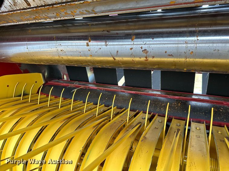 image for item OG9234 2021 New Holland  Roll Belt 450 round baler