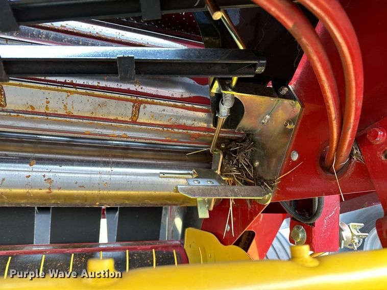 image for item OG9234 2021 New Holland  Roll Belt 450 round baler