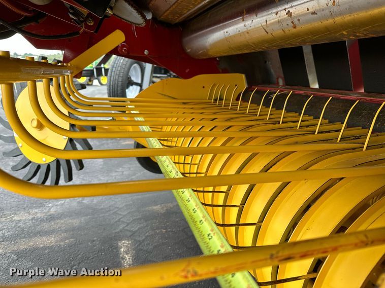 image for item OG9234 2021 New Holland  Roll Belt 450 round baler