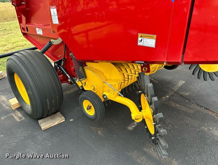image for item OG9234 2021 New Holland  Roll Belt 450 round baler