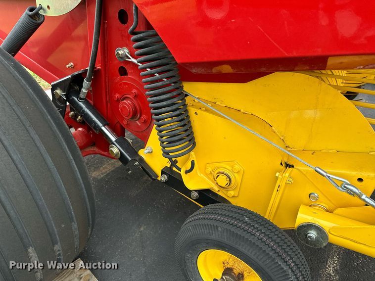 image for item OG9234 2021 New Holland  Roll Belt 450 round baler