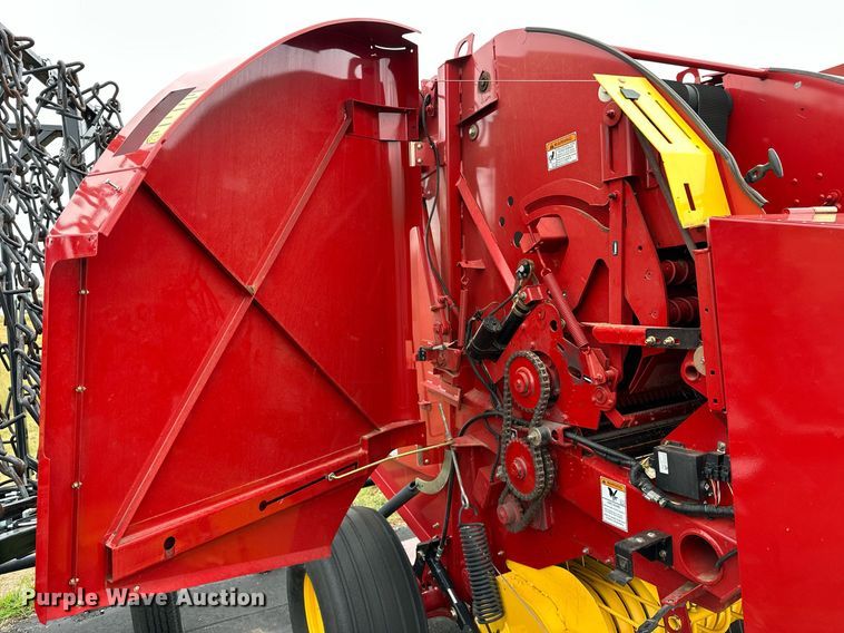 image for item OG9234 2021 New Holland  Roll Belt 450 round baler