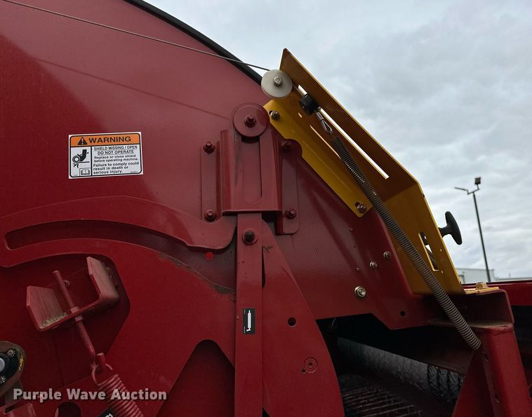 image for item OG9234 2021 New Holland  Roll Belt 450 round baler