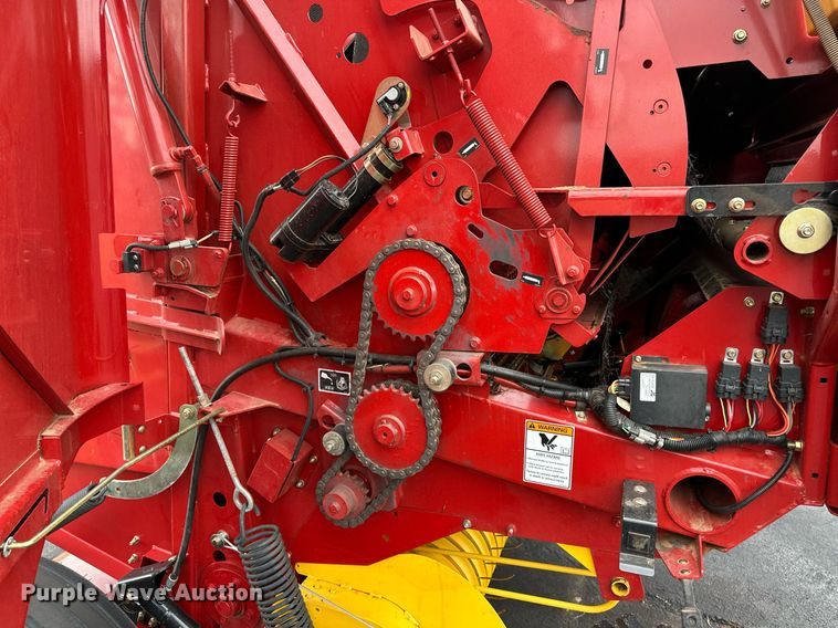 image for item OG9234 2021 New Holland  Roll Belt 450 round baler