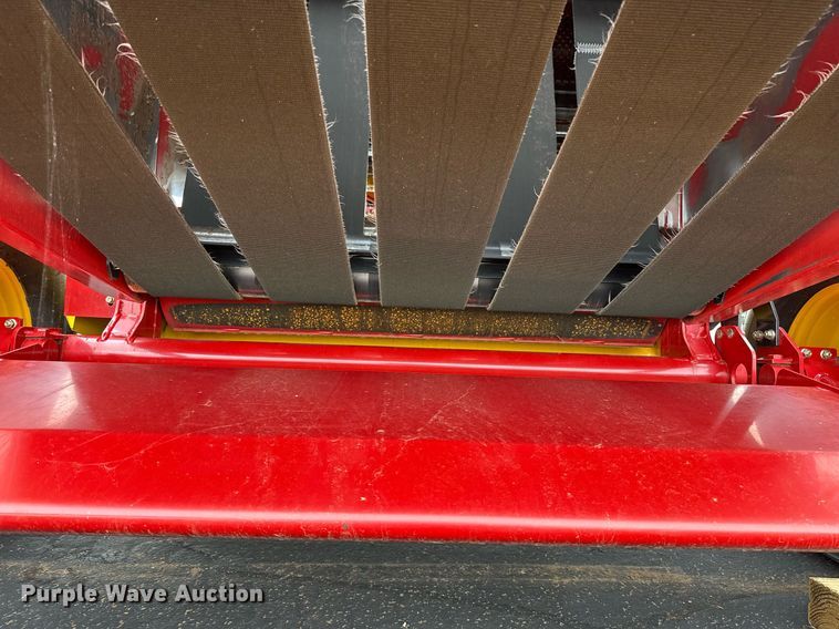 image for item OG9234 2021 New Holland  Roll Belt 450 round baler