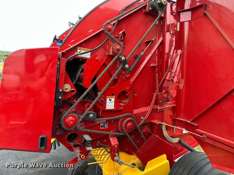 image for item OG9234 2021 New Holland  Roll Belt 450 round baler