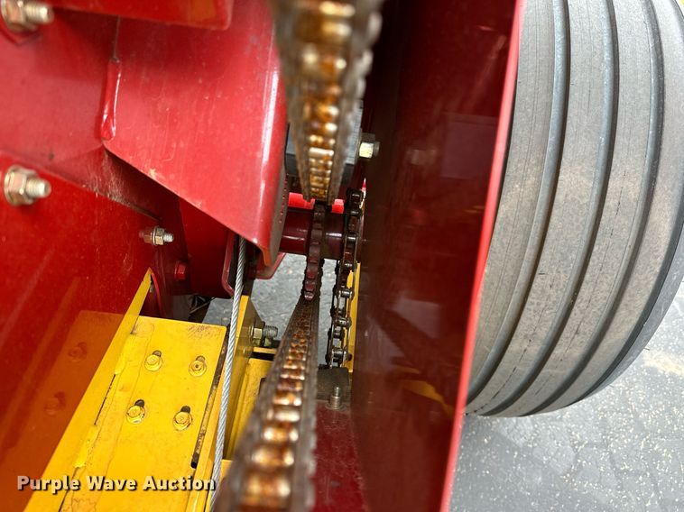 image for item OG9234 2021 New Holland  Roll Belt 450 round baler