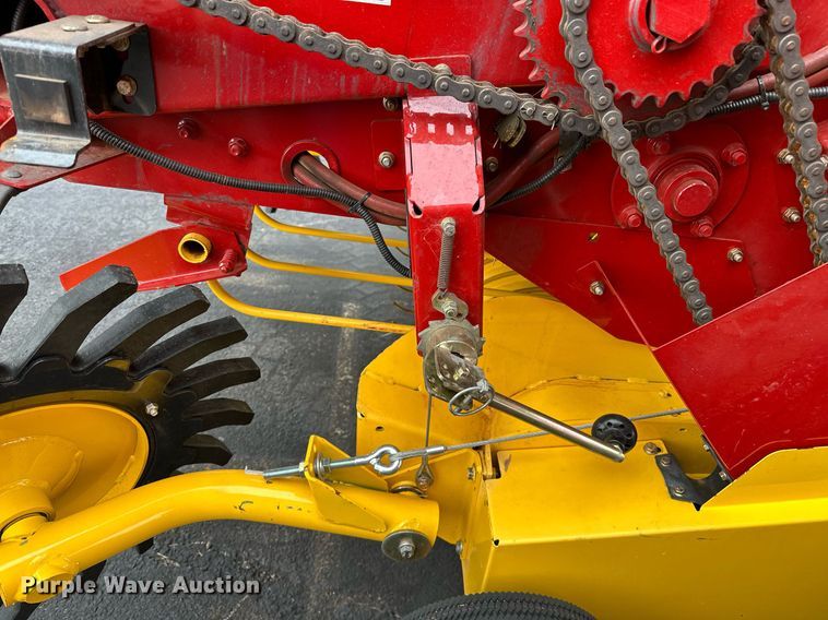 image for item OG9234 2021 New Holland  Roll Belt 450 round baler