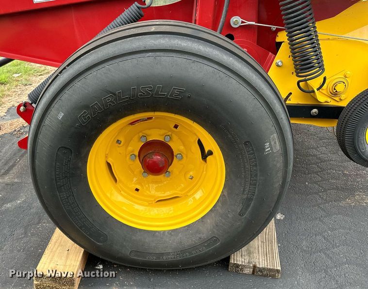 image for item OG9234 2021 New Holland  Roll Belt 450 round baler