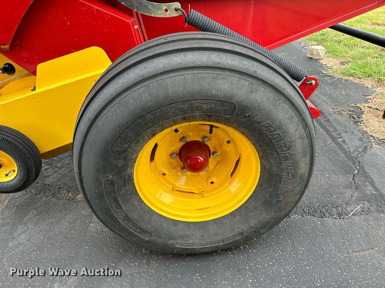 image for item OG9234 2021 New Holland  Roll Belt 450 round baler