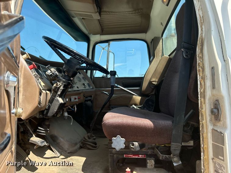 image for item DJ6311 1994 Ford LTLS9000  semi truck