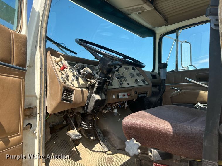 image for item DJ6311 1994 Ford LTLS9000  semi truck