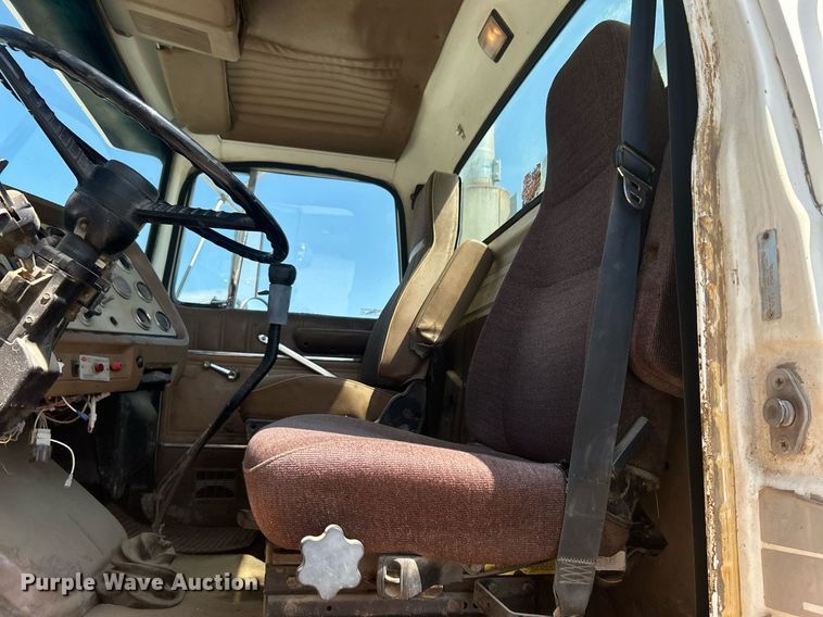 image for item DJ6311 1994 Ford LTLS9000  semi truck