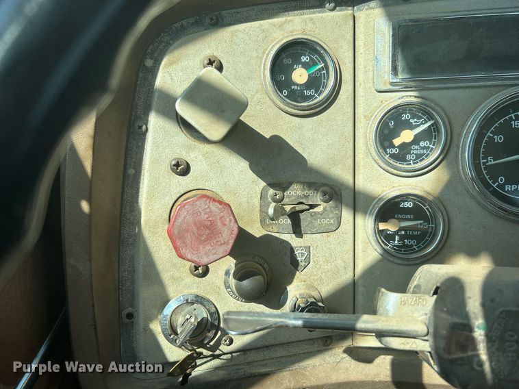 image for item DJ6311 1994 Ford LTLS9000  semi truck