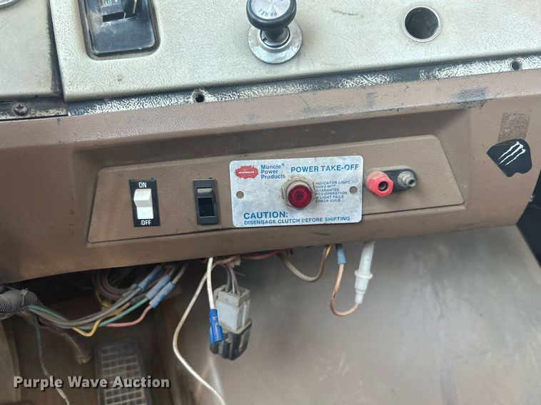 image for item DJ6311 1994 Ford LTLS9000  semi truck