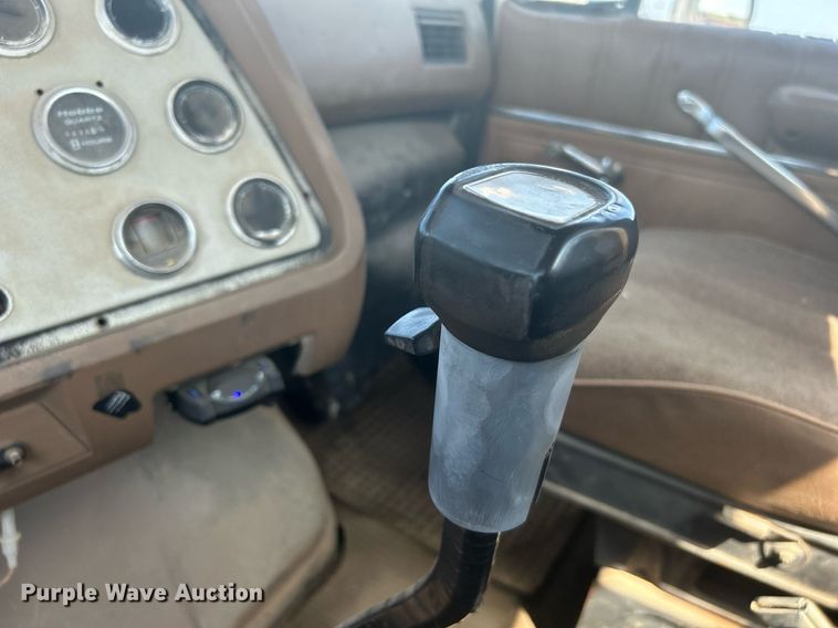 image for item DJ6311 1994 Ford LTLS9000  semi truck