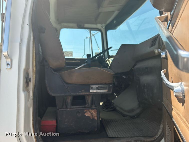 image for item DJ6311 1994 Ford LTLS9000  semi truck