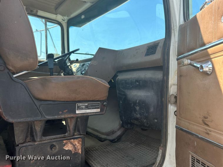 image for item DJ6311 1994 Ford LTLS9000  semi truck