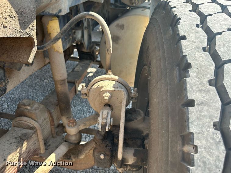 image for item DJ6311 1994 Ford LTLS9000  semi truck