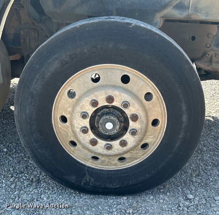 image for item DJ6311 1994 Ford LTLS9000  semi truck