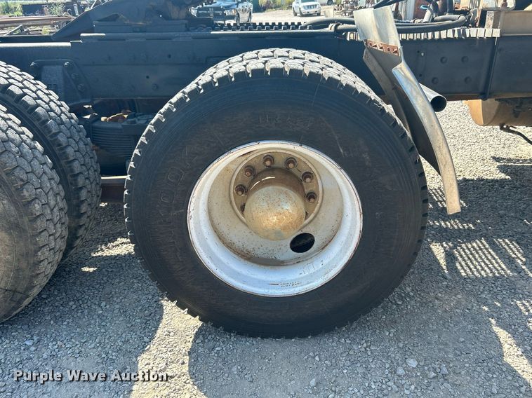 image for item DJ6311 1994 Ford LTLS9000  semi truck