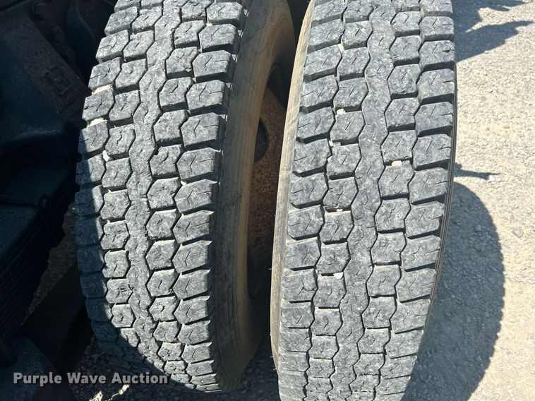 image for item DJ6311 1994 Ford LTLS9000  semi truck