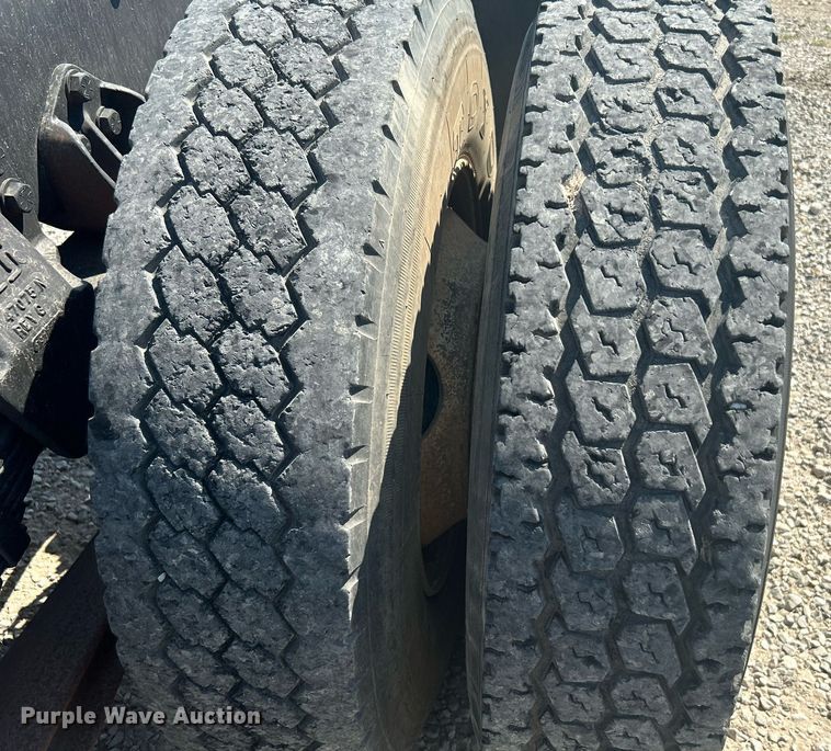 image for item DJ6311 1994 Ford LTLS9000  semi truck