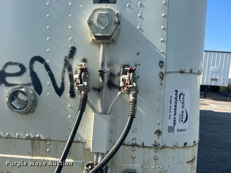 image for item DJ6327 1998 Hyundai VI2280151FJPR  dry van trailer