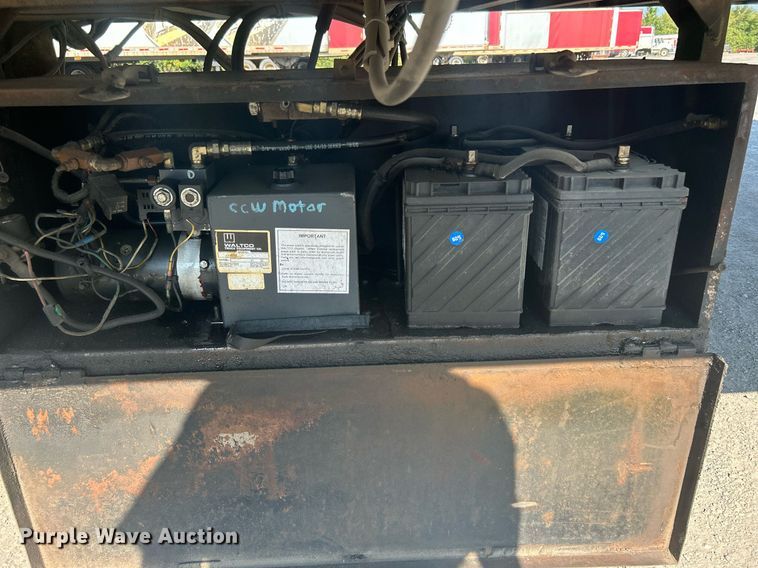 image for item DJ6327 1998 Hyundai VI2280151FJPR  dry van trailer