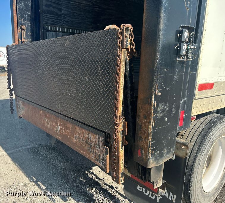 image for item DJ6327 1998 Hyundai VI2280151FJPR  dry van trailer