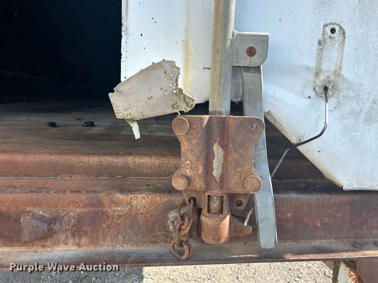 image for item DJ6328 1983 Trailmobile 011A-1SAX  dry van trailer