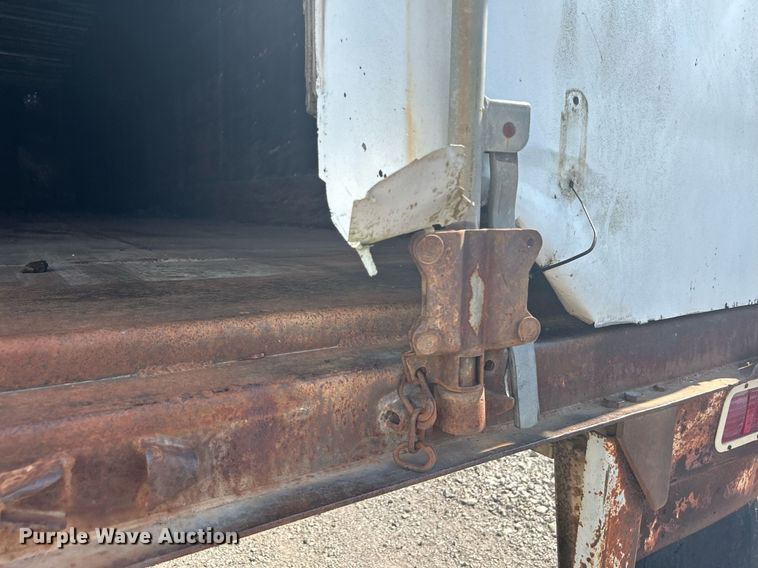 image for item DJ6328 1983 Trailmobile 011A-1SAX  dry van trailer