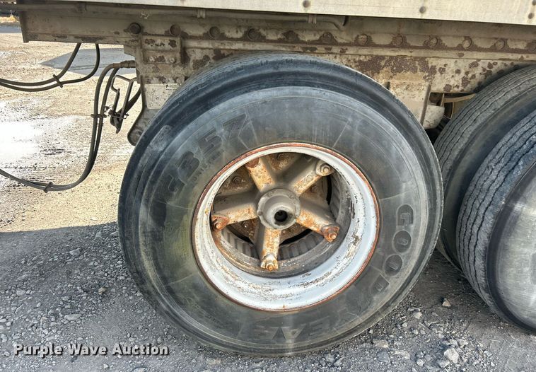 image for item DJ6328 1983 Trailmobile 011A-1SAX  dry van trailer