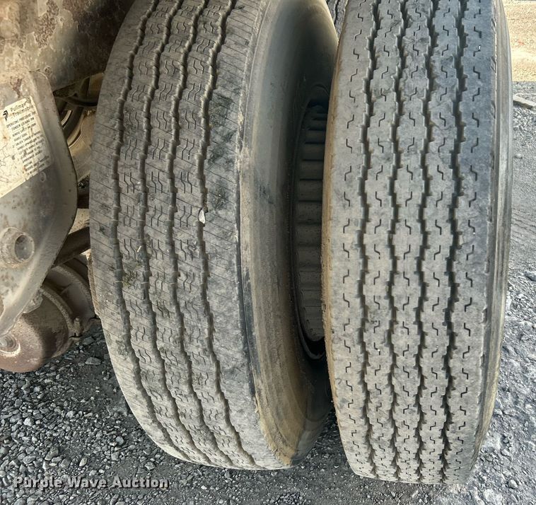 image for item DJ6328 1983 Trailmobile 011A-1SAX  dry van trailer