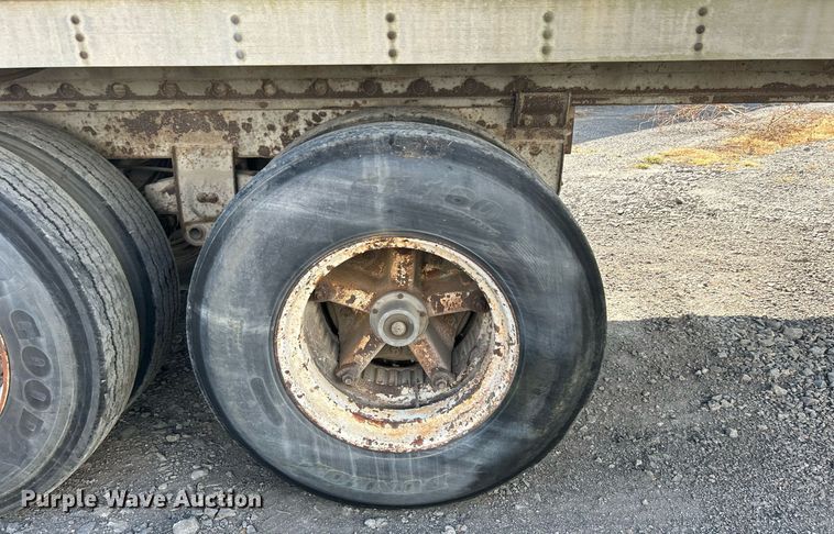 image for item DJ6328 1983 Trailmobile 011A-1SAX  dry van trailer